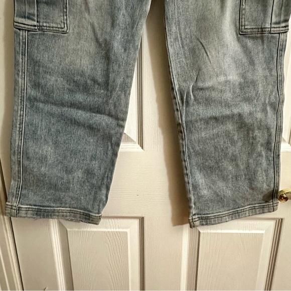 Stylish Denim Cargo Flare Jeans - Picture 4 of 8